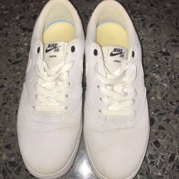 ❗️SOLD ❗️Light lilac/ white Nike SB sneaker size 9 - Picture 5 of 5